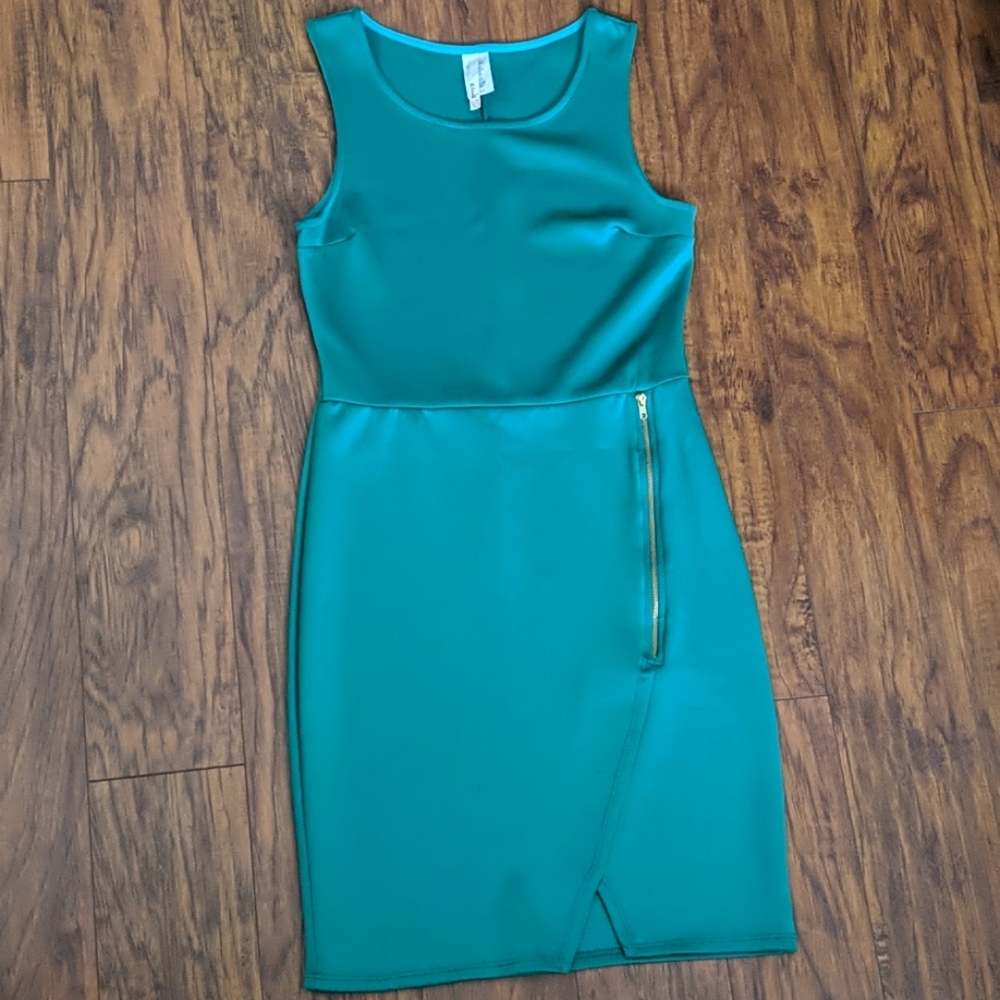 Emerald green zipper detail dress
